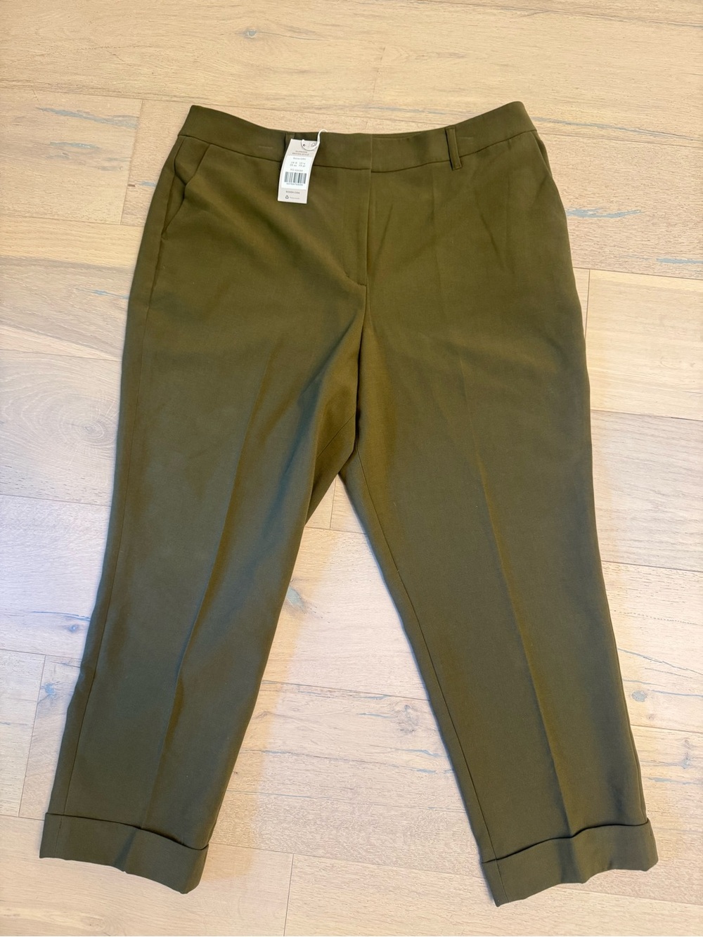 Boden NWT Women’s Olive Green Flat Front Cuffed Pants, Size 14